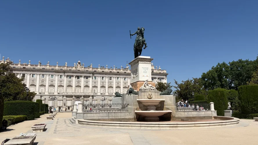 Equestrian statue of Felipe IV in Plaza de Oriente with the Palacio Real in the background, Madrid