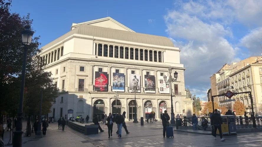 Teatro Real en la Plaza de Isabel II, Madrid.